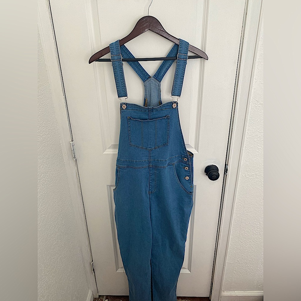 Blue denim overalls(Never Worn)
